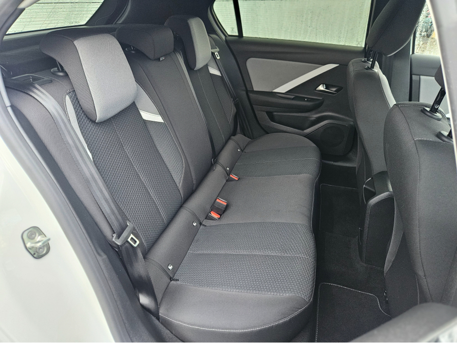 2025 Opel Astra ELEGANCE 1.2 110PS €28,950