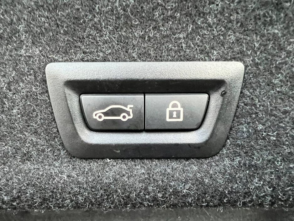 2020 BMW 3 Series 330e M-SPORT COMPETITION 2.0 * BIG SPEC * // NEW 20" M3 ALLOYS // 360 PARKING AID // ATTENTIVENESS ASSIST €29,900