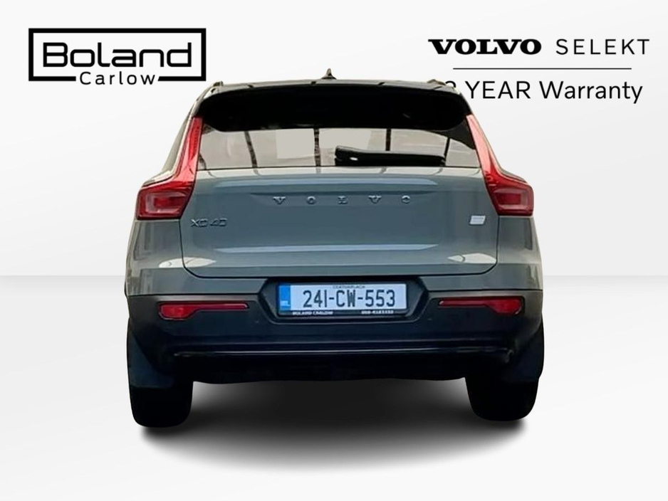 2024 Volvo XC40 - image 12
