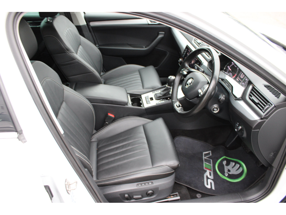 2021 Skoda Superb - image 11