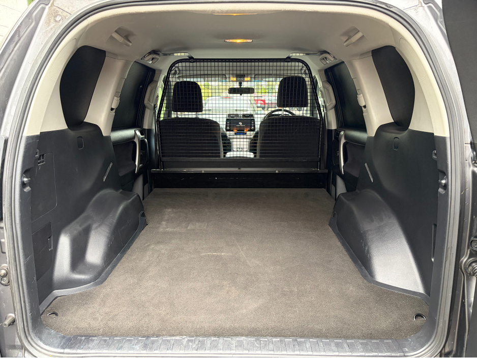 2021 Toyota Landcruiser - image 6