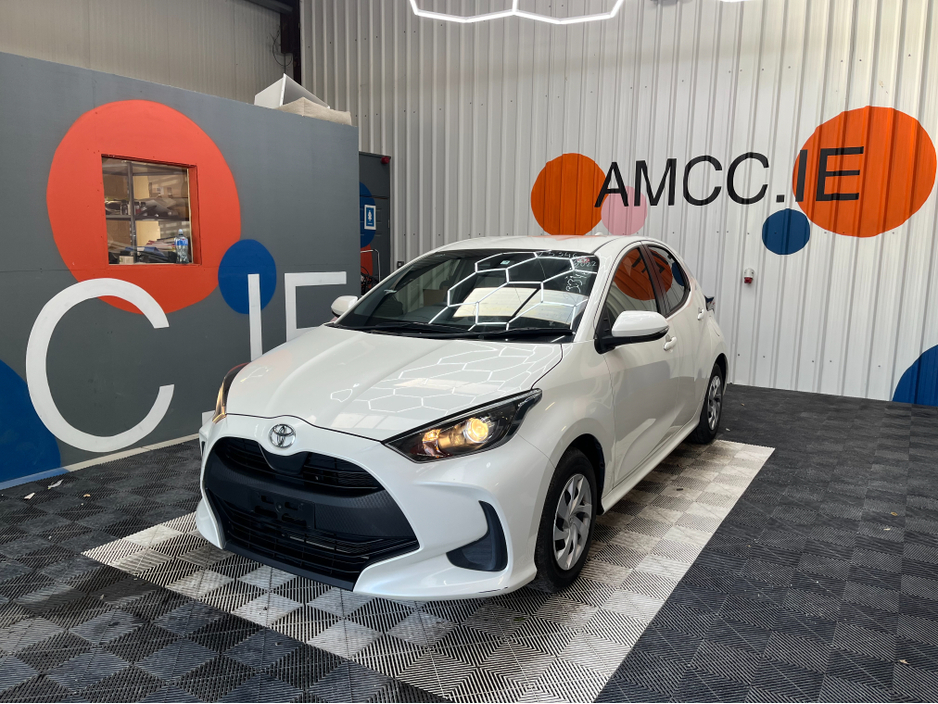 2022 Toyota Yaris - image 5