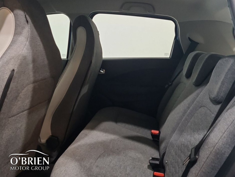 2012 Renault Zoe - image 11