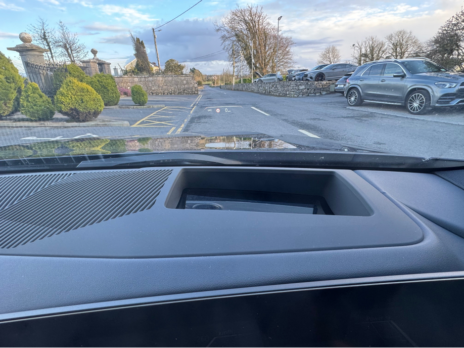 2024 BMW 5 Series - image 30