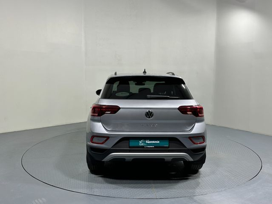 2025 Volkswagen T-Roc - image 6