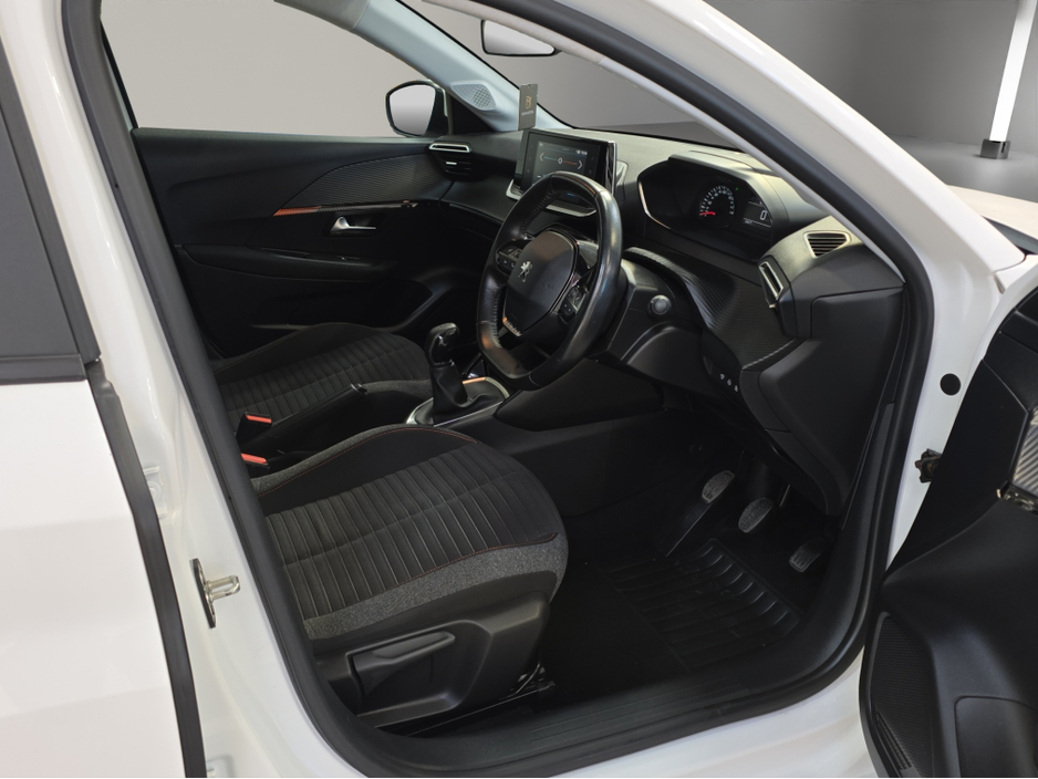 2020 Peugeot 208 - image 6