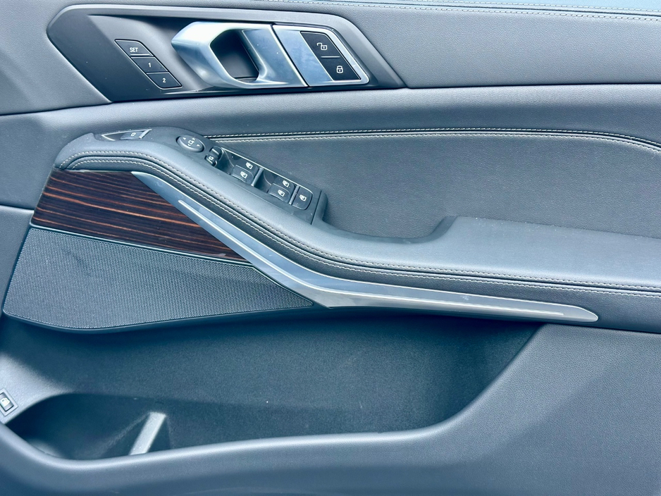 2026 BMW X5 - image 15