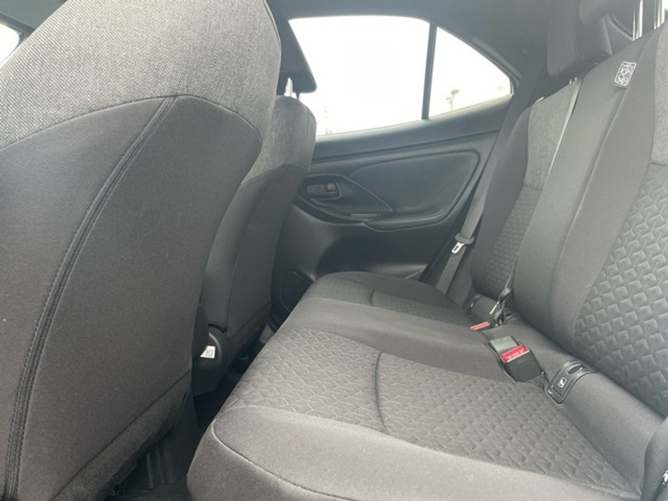 2023 Toyota Yaris Cross - image 7