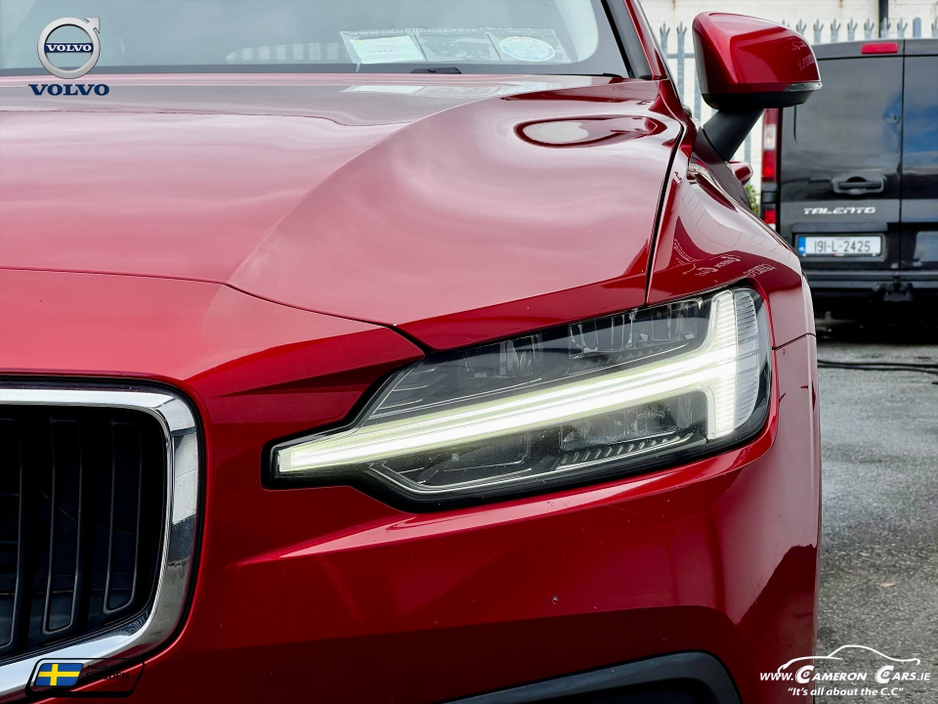2019 Volvo V60 - image 3