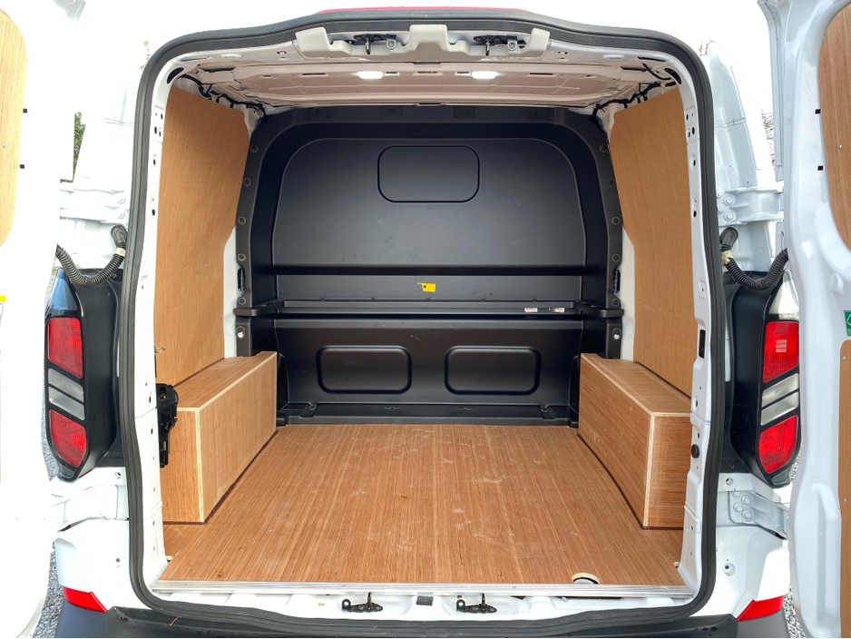 2025 Ford Transit Custom Crewcab SWB PHEV 232BHP Auto