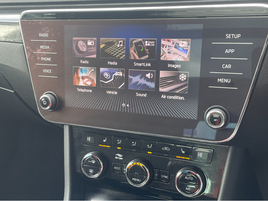 2018 Skoda Superb - image 13