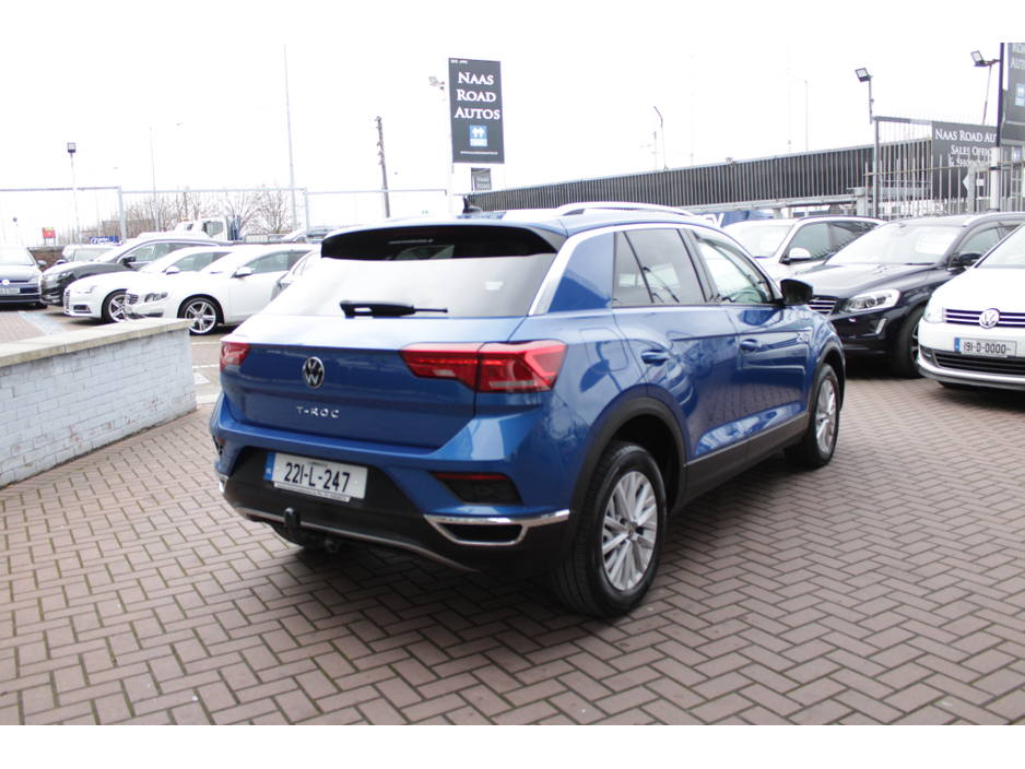 2022 Volkswagen T-Roc - image 4