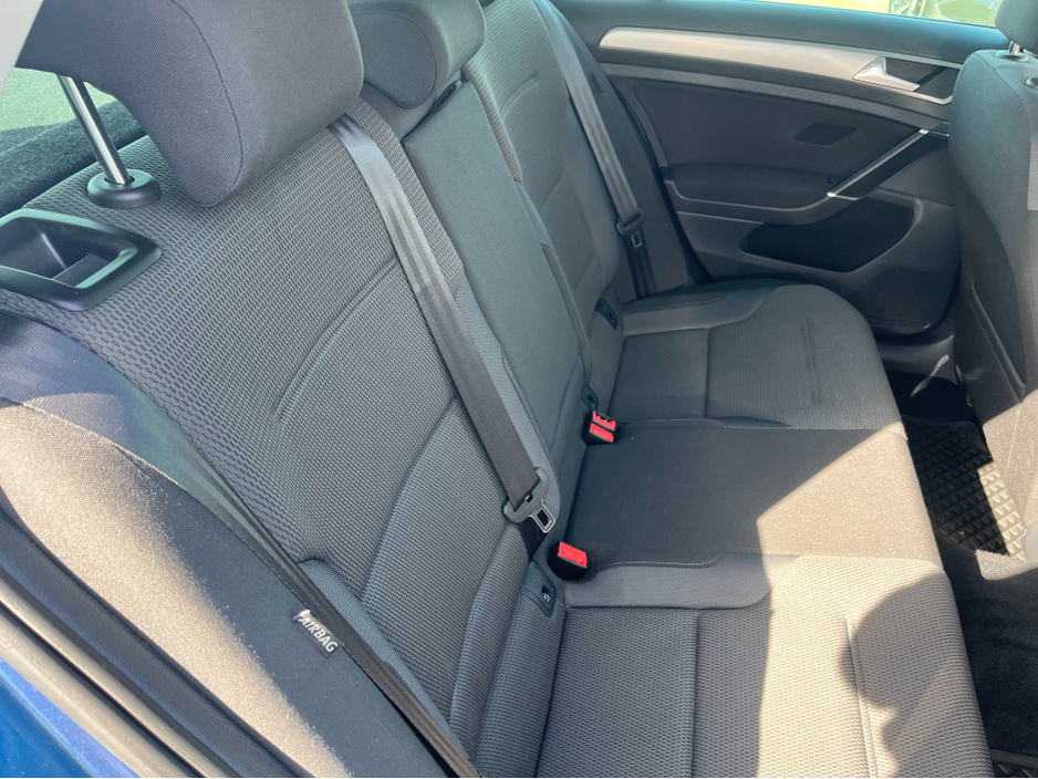 2017 Volkswagen Golf - image 10