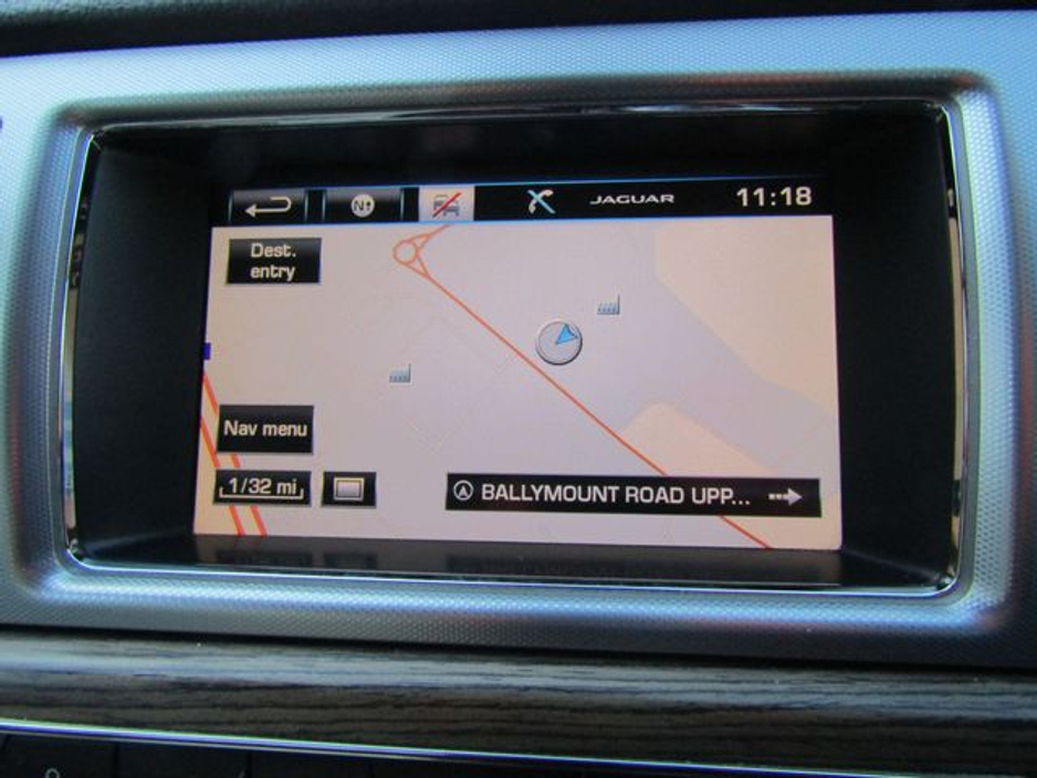 2014 Jaguar XF - image 32