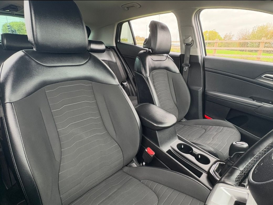 2023 Kia Sportage - image 7