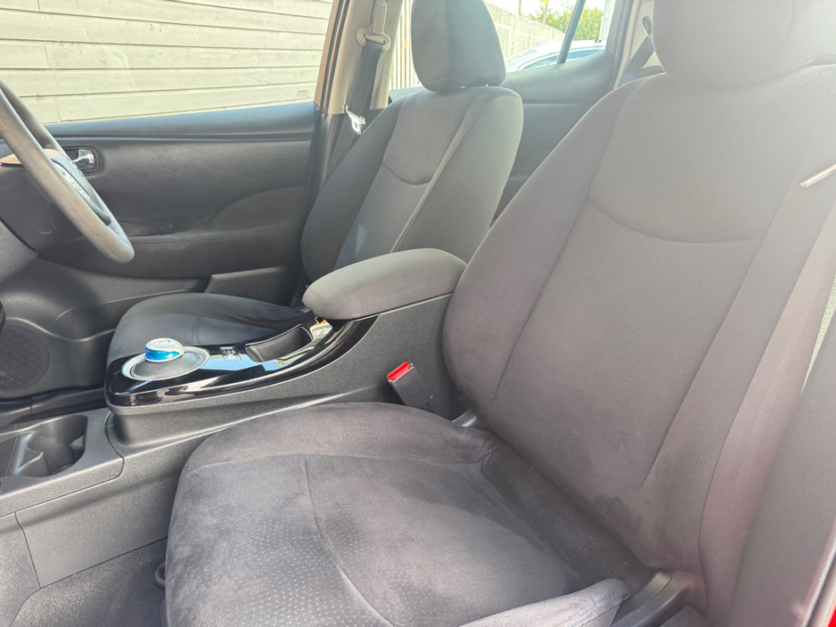 2017 Nissan Leaf - image 14