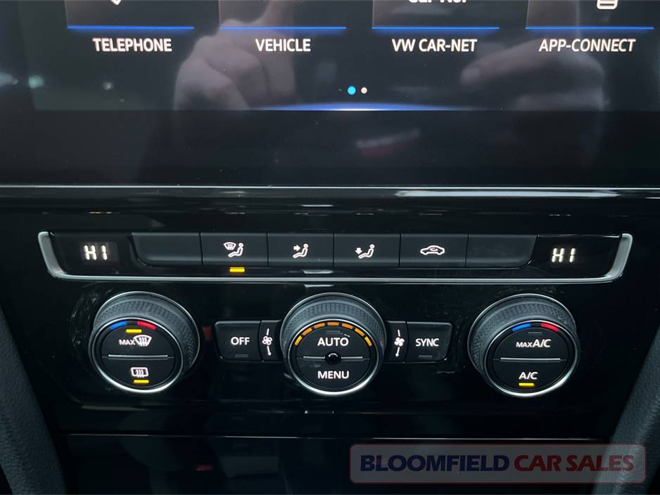 2017 Volkswagen Golf HIGHLINE , AUTO // LOW MILEAGE €17,950