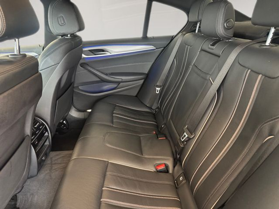 2020 BMW 5 Series - image 16