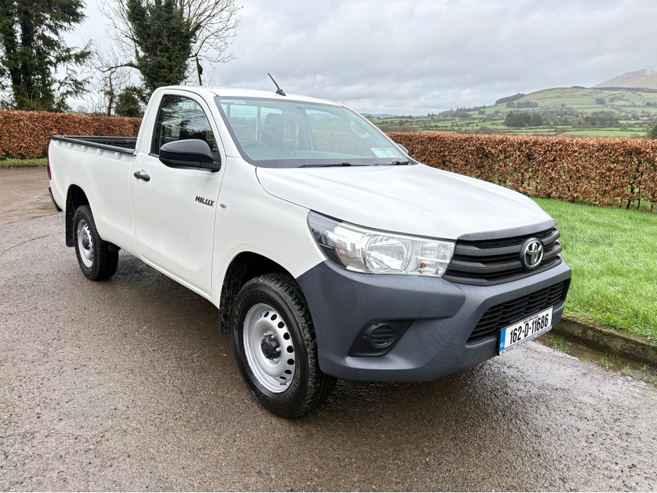 2016 Toyota Hilux - image 2