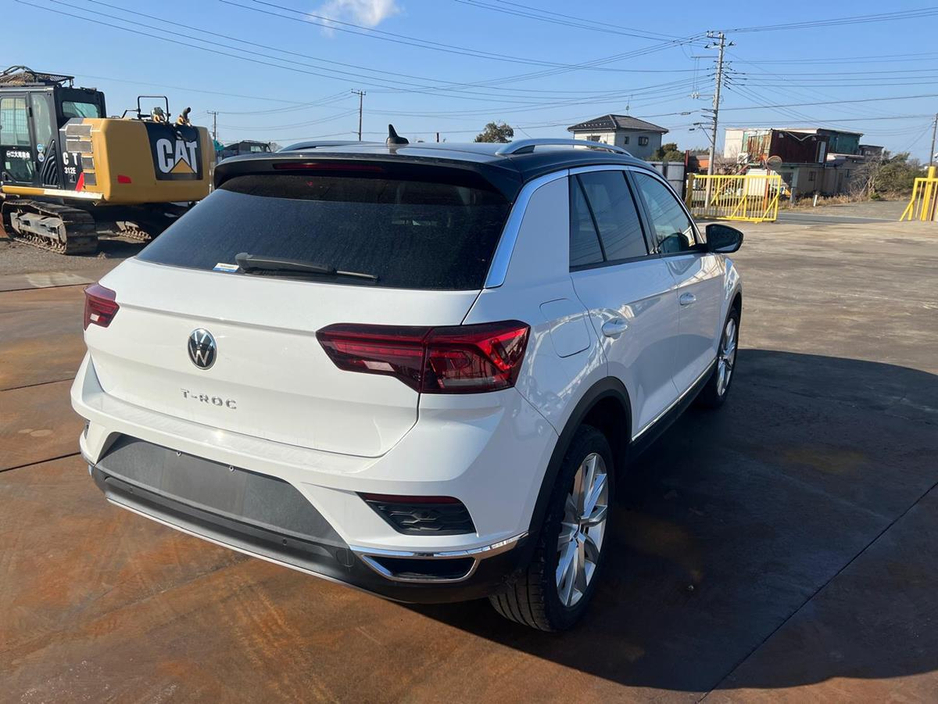 2021 Volkswagen T-Roc - image 4