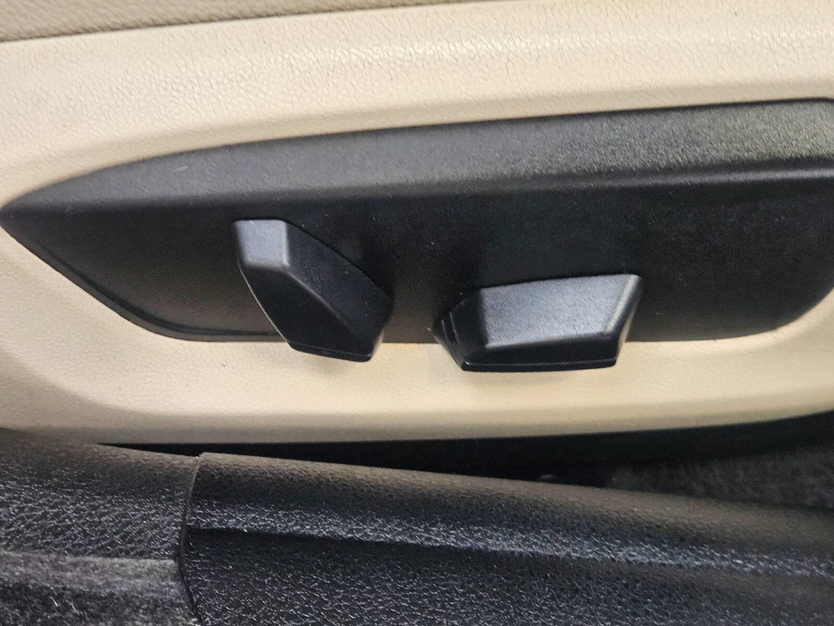 2014 BMW 5 Series - image 9