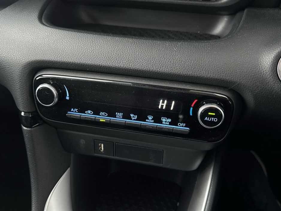 2022 Toyota Yaris HYBRID LUNA €22,950