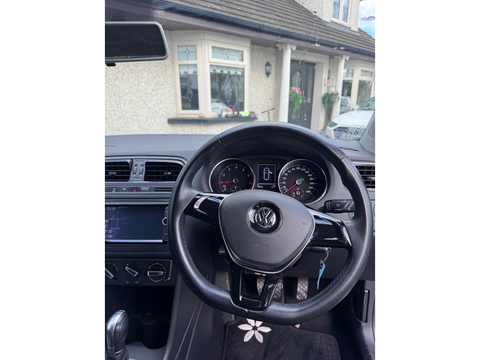 2016 Volkswagen Polo - image 13