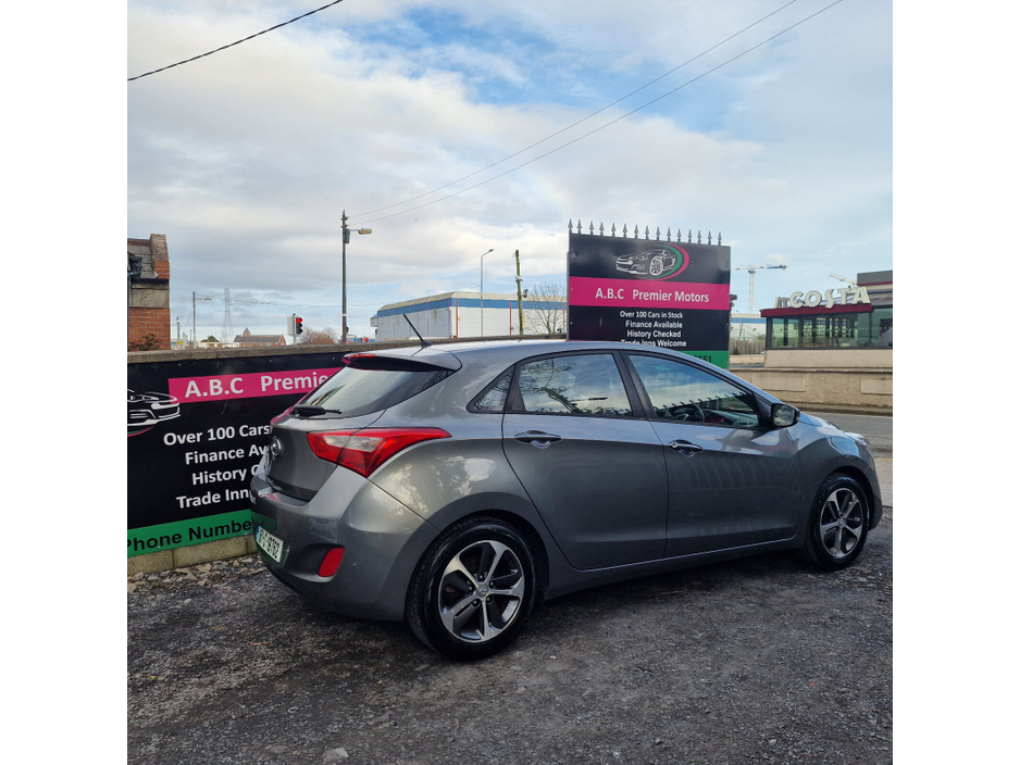 2016 Hyundai i30 - image 3