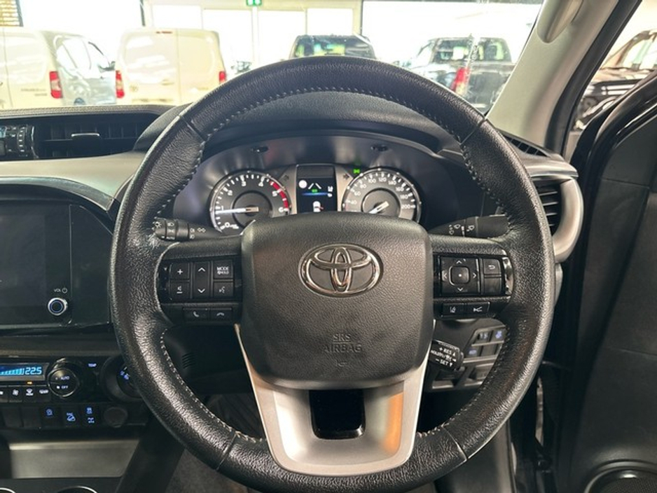 2024 Toyota Hilux - image 9
