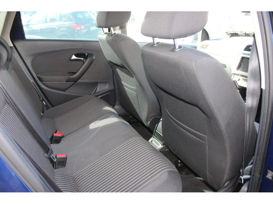 2014 Volkswagen Polo - image 7