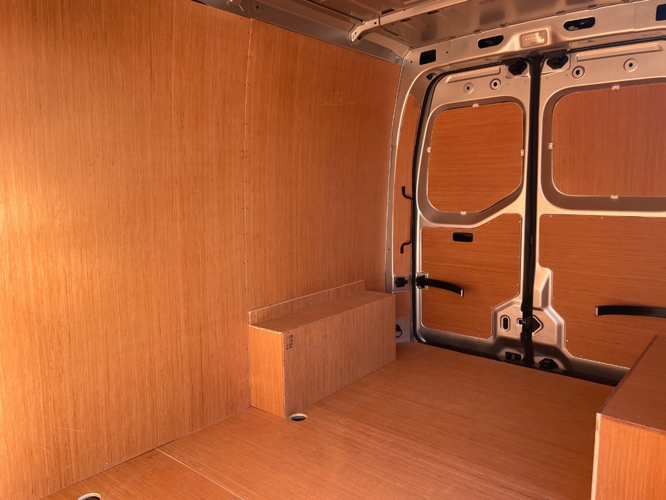 2026 Nissan Interstar - image 4