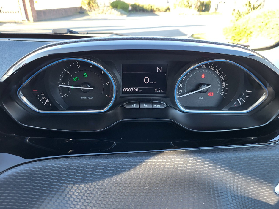 2014 Peugeot 208 - image 23