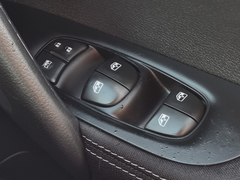 2017 Nissan Qashqai - image 24