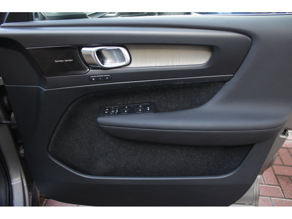 2020 Volvo XC40 2.0T5 INSCRIPTION EDITION 5DR ESTATE AUTOMATIC // VERY RARE CAR WITH HUGE SPEC // BUY WITH CONFIDENCE AA AND SIMIM APPROVED DEALER 2026 // FINANCE ARRANGED // ALL TRADE INS WELCOME // €29,950