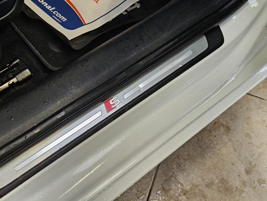 2017 Audi A4 - image 5