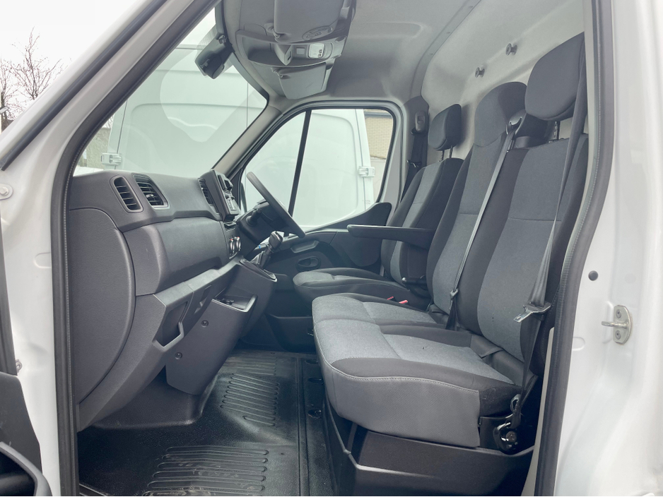 2021 Nissan NV400 - image 31