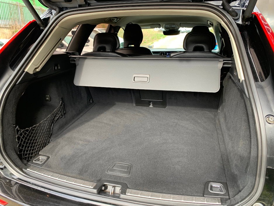 2021 Volvo XC60 - image 11