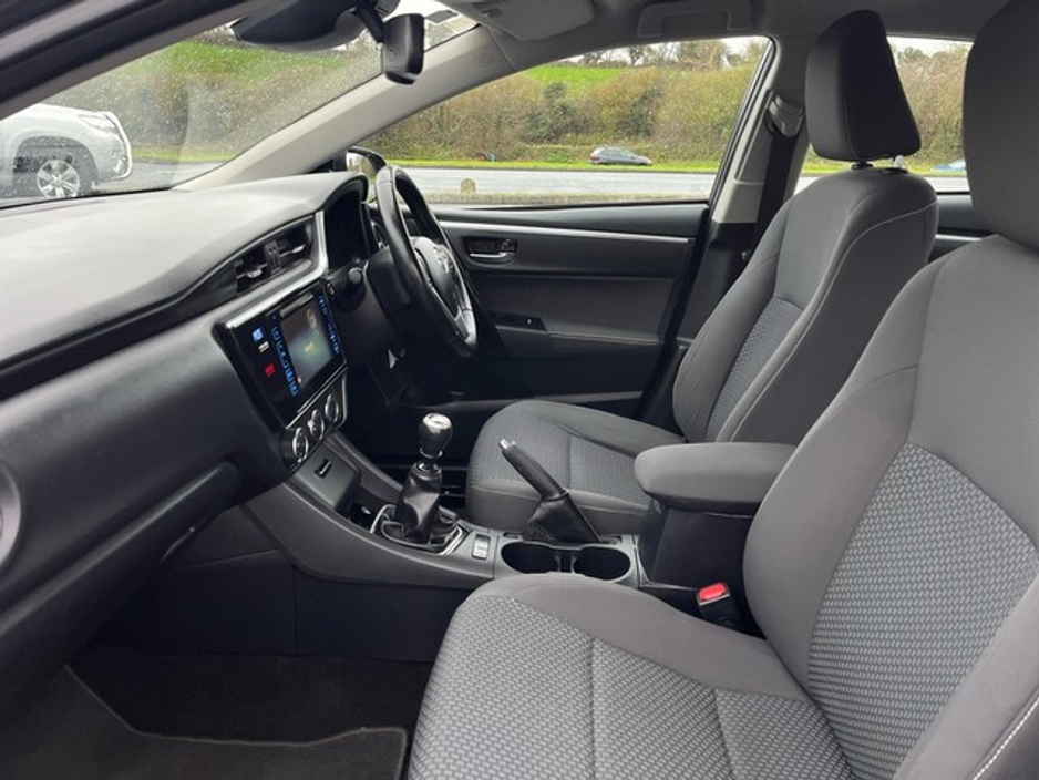 2018 Toyota Corolla - image 6