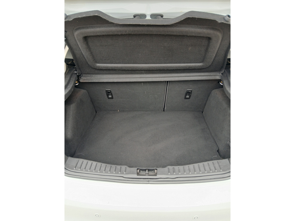 2016 Ford Focus - image 6