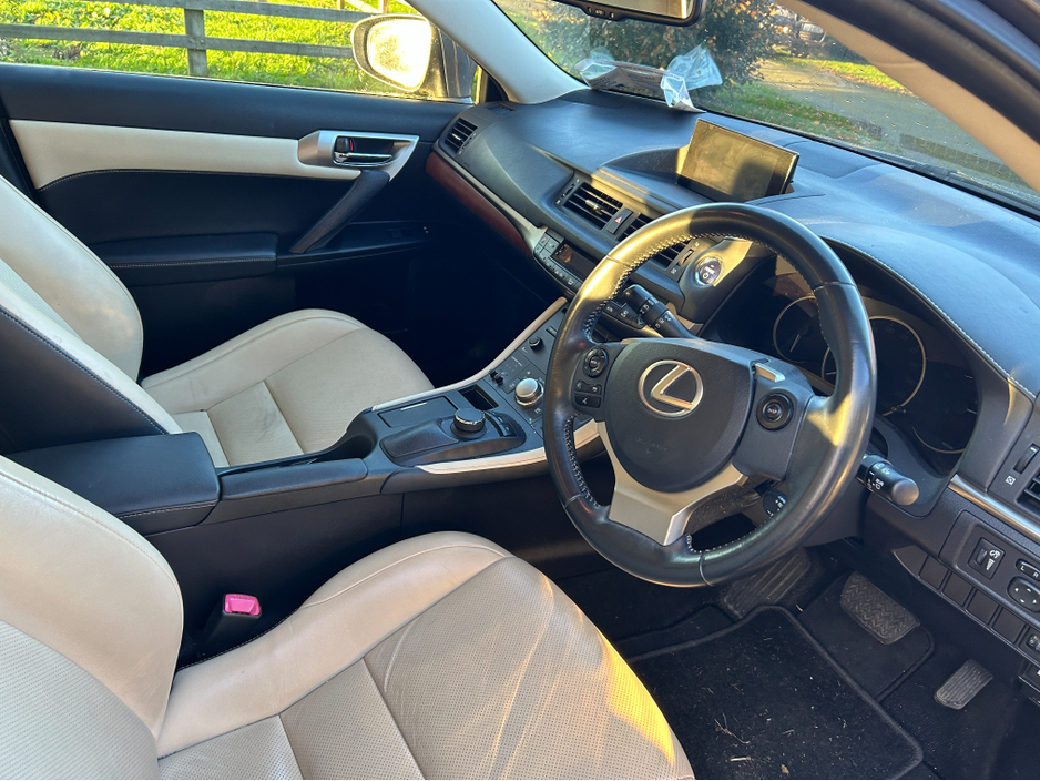 2015 Lexus CT 200 h AUTO///ONLY 60K IRISH CAR///BEAUTIFULL UN MARKED SAHARA LEATHER WITH HEATED SEATS///NCT 4/2027///TAX 3/2026///LOW TAX 180EUROS///STUNNING CAR €14,950