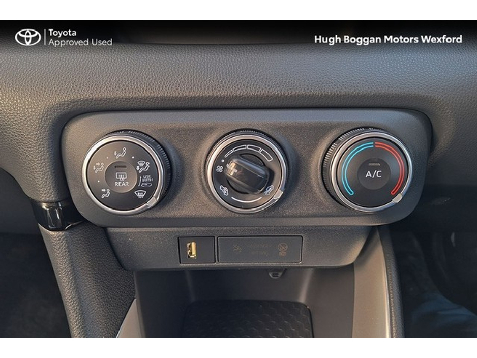 2021 Toyota Yaris - image 18