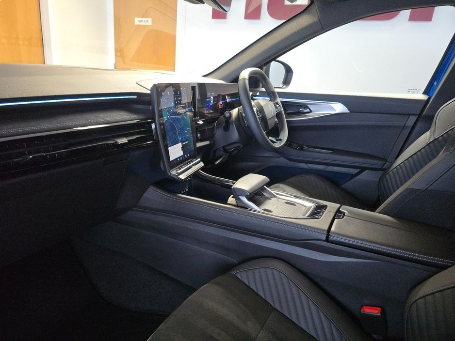 2025 Renault Rafale Esprit Alpine E Tech 200 Hybrid Automatic