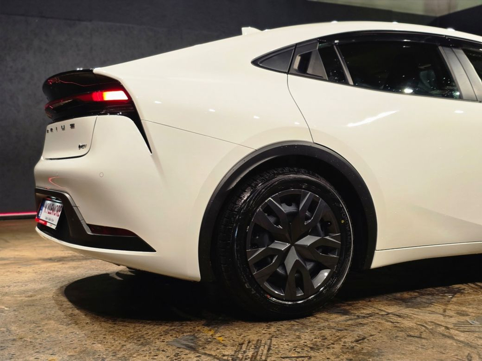 2023 Toyota Prius - image 10