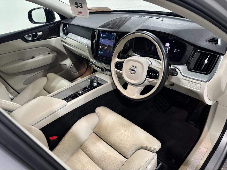 2024 Volvo XC60 - image 10