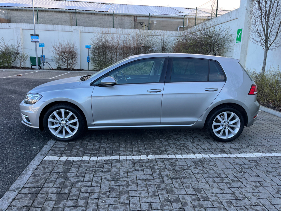 2019 Volkswagen Golf - image 4
