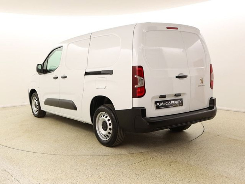 2023 Peugeot Partner - image 5