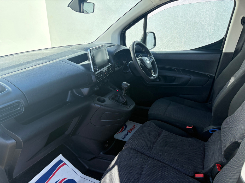 2023 Vauxhall Combo - image 11