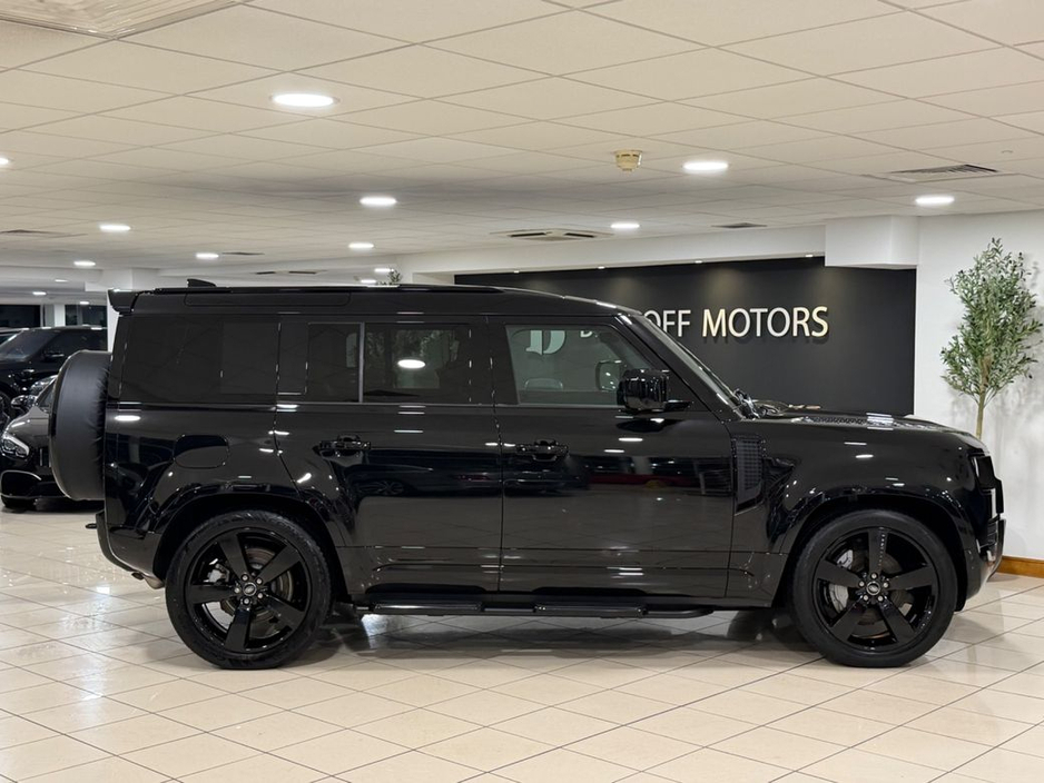 2025 Land Rover Defender X-DYNAMIC SE=HUGE SPEC//LIGHT INTERIOR//AS NEW=2 YEAR WARRANTY=TAILORED FINANCE PACKAGES AVAILABLE=TRADE IN'S WELCOME €104,995