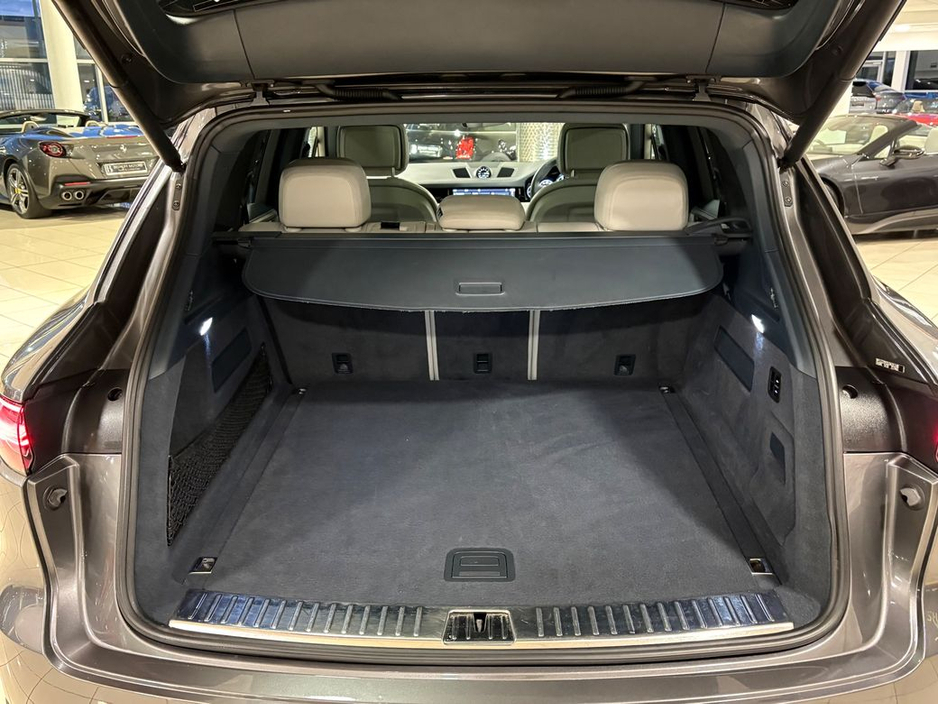 2020 Porsche Cayenne 3.0 V6 E-HYBRID=HUGE SPEC//PAN ROOF//201 D REG=TAILORED FINANCE PACKAGES INCL PCP AVAILABLE=TRADE IN'S WELCOME €59,995