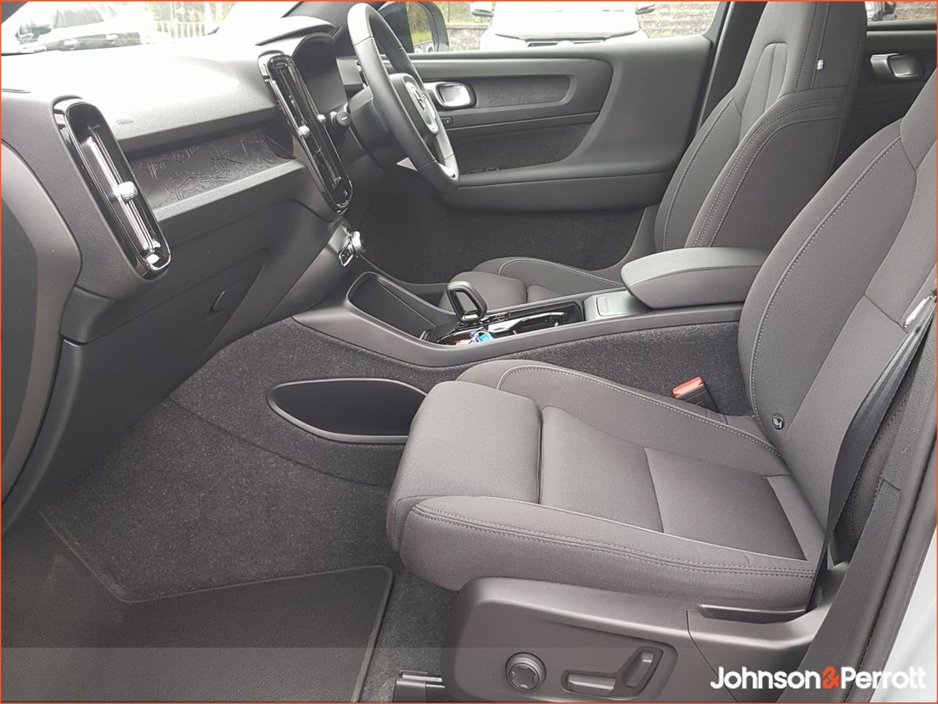 2023 Volvo C40 - image 7